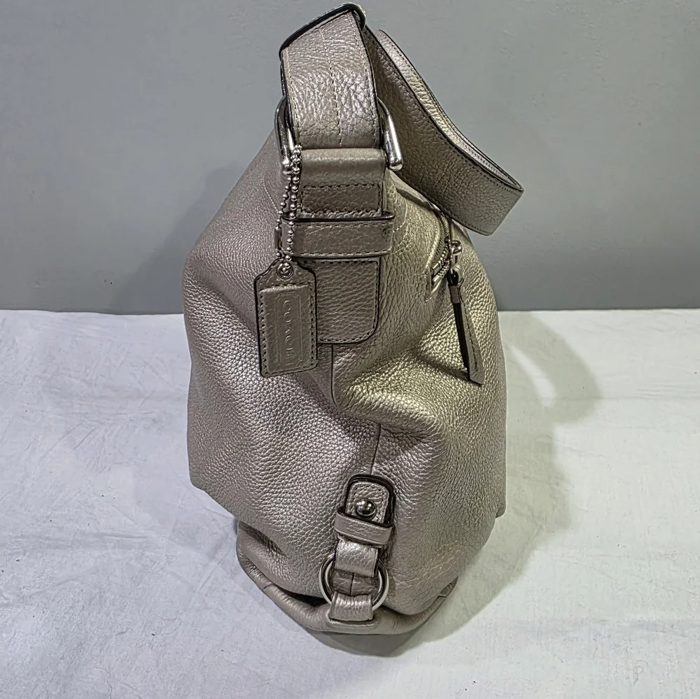 Coach F15064 Metallic Silver Peppled Leather Shoulder Bag w/ Adjustable Strap. - Picture 3 of 16
